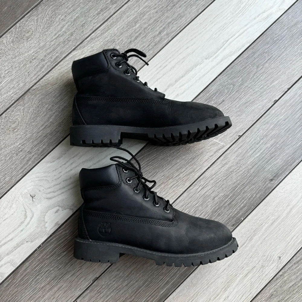 Timberland Youth Premium 6-Inch Waterproof Boot | Size: 2.5 | Pre-Owned Conditio